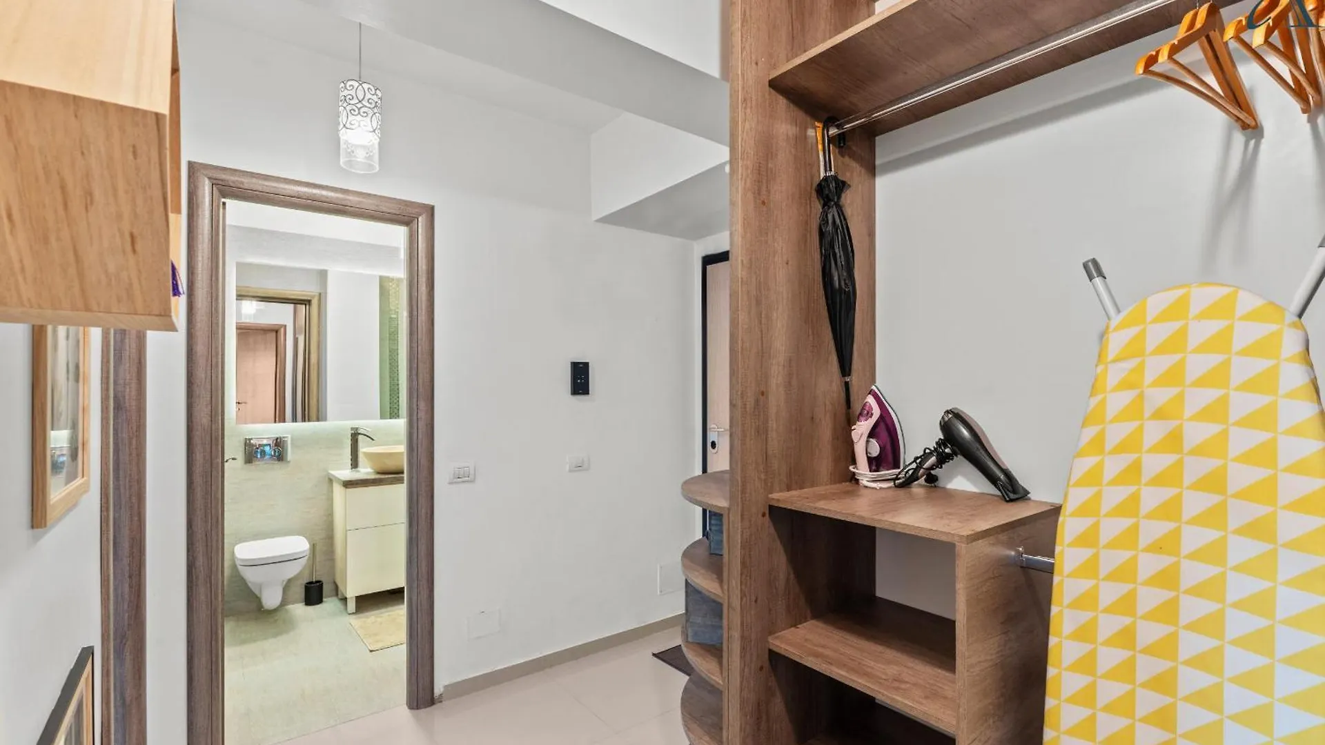 Poli Apartment بوخارست